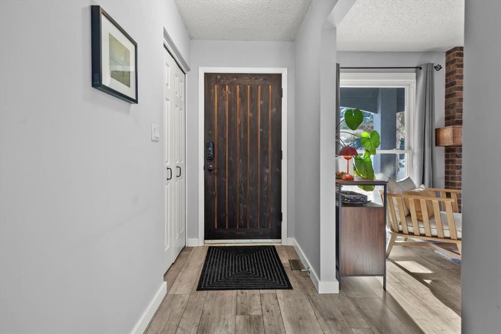 136 Parkglen Crescent SE, Calgary — photo 4 of 45