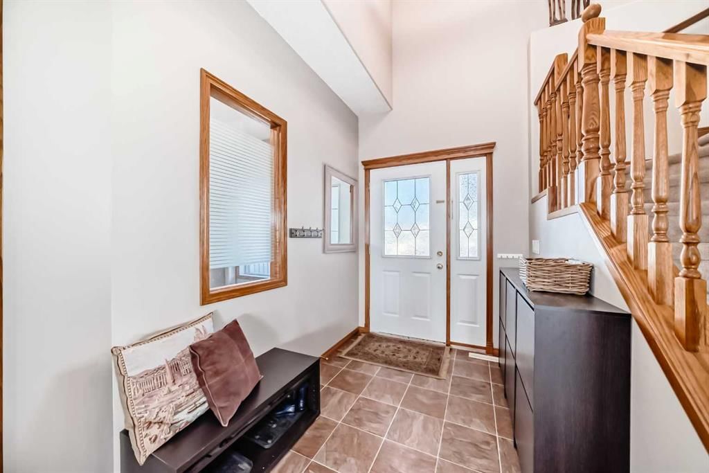114 Royal Birkdale Crescent NW, Calgary — photo 4 of 49