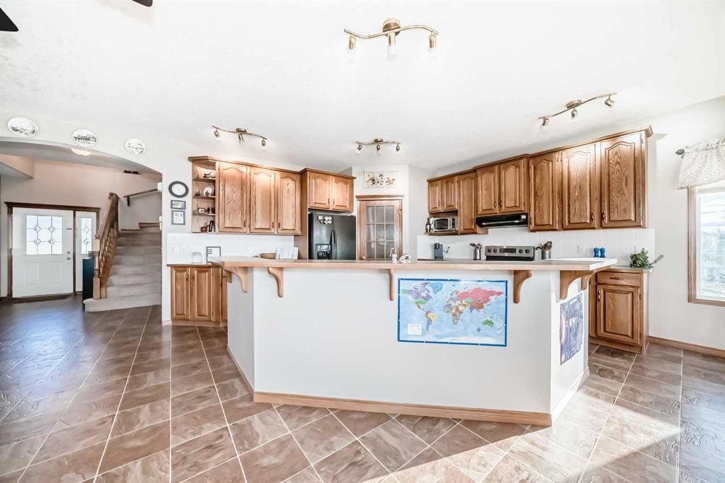 114 Royal Birkdale Crescent NW, Calgary — photo 5 of 49