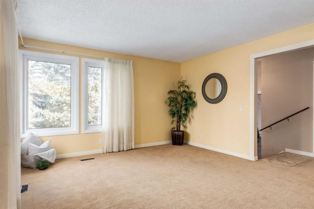 3 Hawkcliff Way NW, Calgary — photo 4 of 46