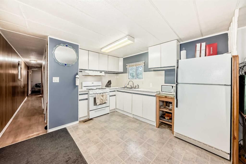 270, 3223 83 Street NW, Calgary — photo 5 of 48