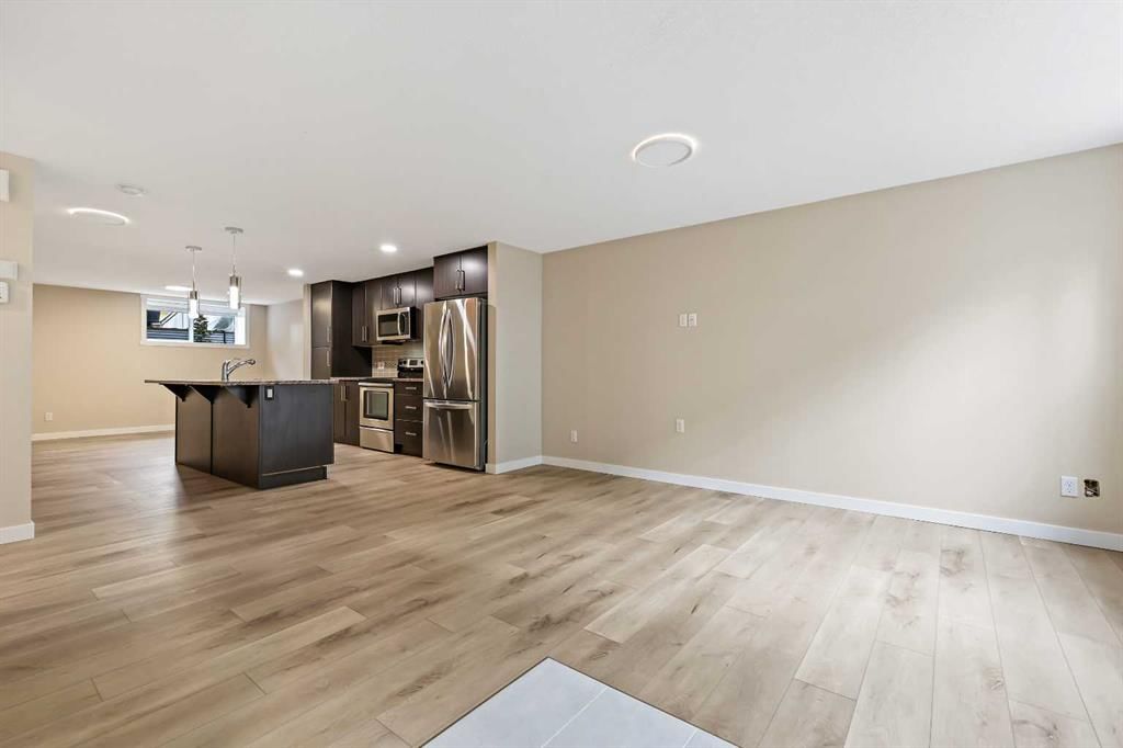 147 Mckenzie Towne Close SE, Calgary — photo 5 of 43
