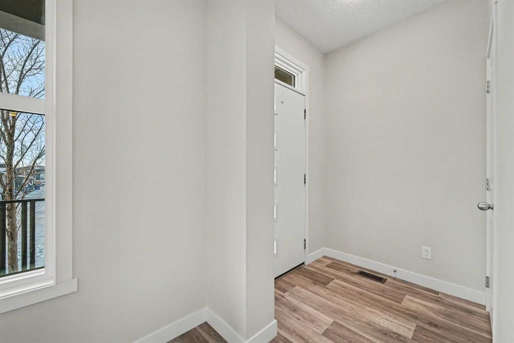 120 Carringvue Way NW, Calgary — photo 4 of 45