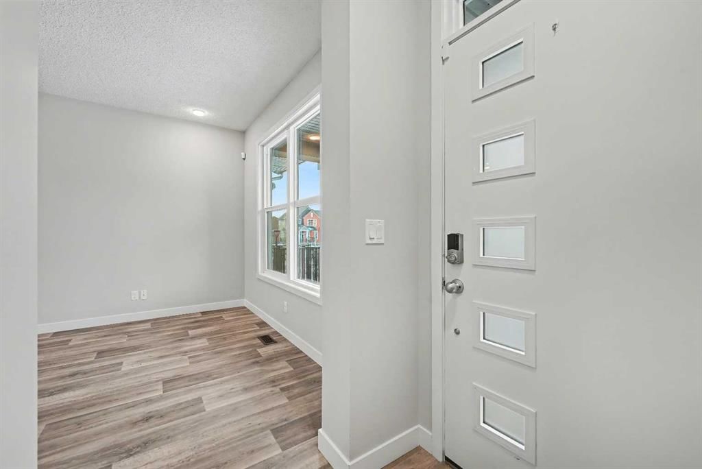 120 Carringvue Way NW, Calgary — photo 5 of 45