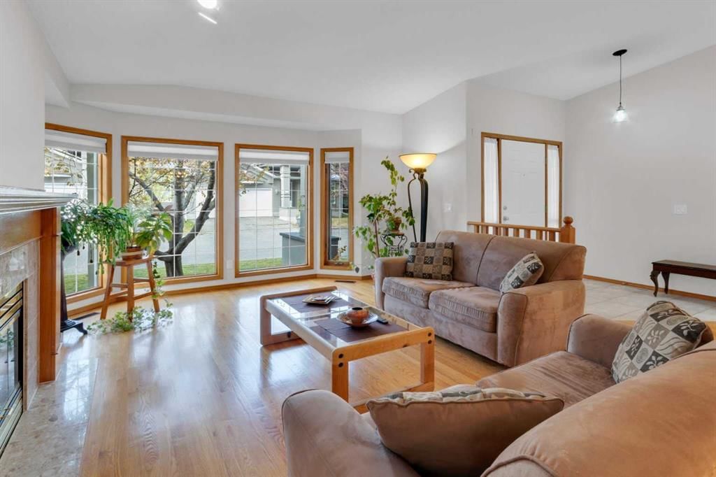 50 Christie Gardens SW, Calgary — photo 4 of 43