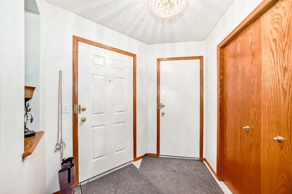 173 citadel hills Circle NW, Calgary — photo 3 of 37