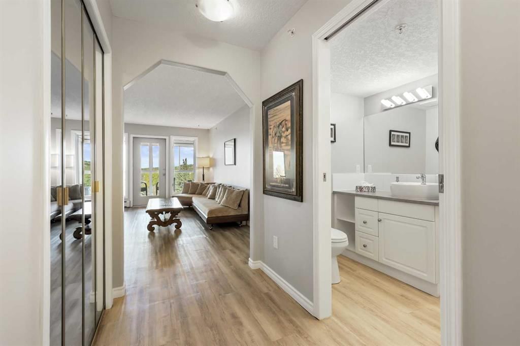 404, 7239 Sierra Morena Boulevard SW, Calgary — photo 3 of 31