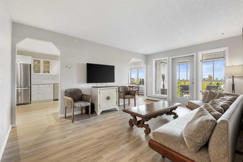 404, 7239 Sierra Morena Boulevard SW, Calgary — photo 4 of 31