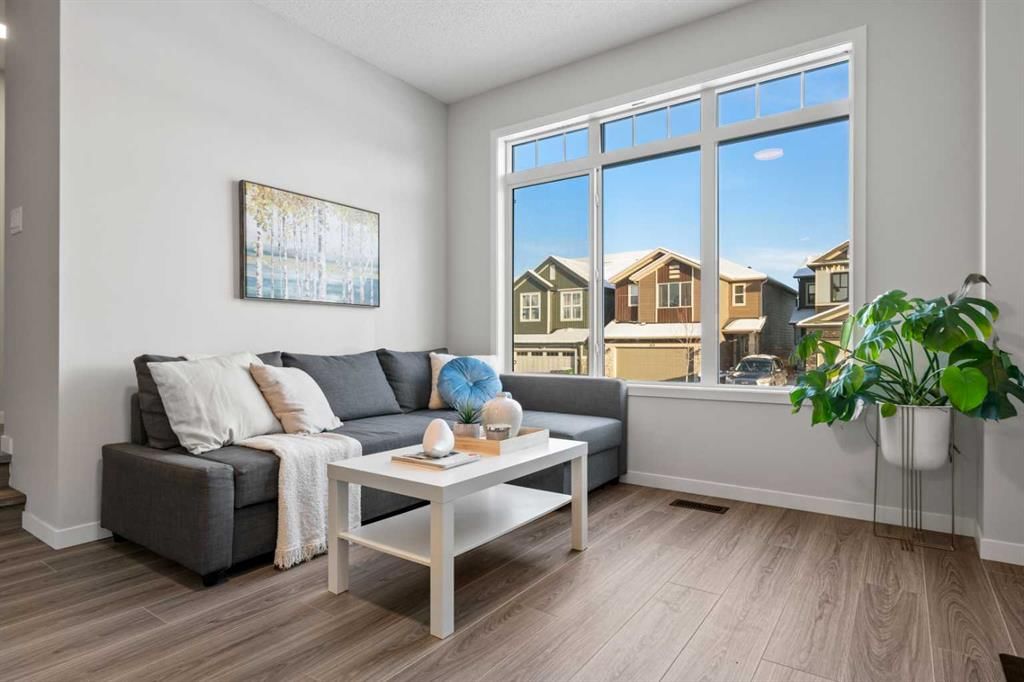 218 Edith Road NW, Calgary — photo 4 of 49