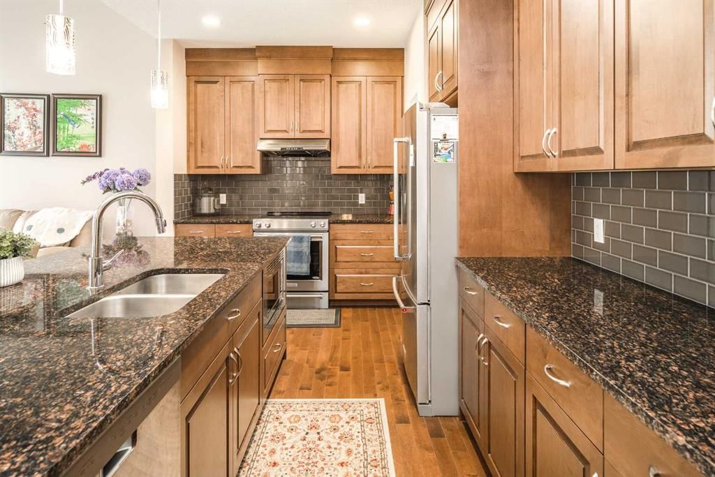 767 Shawnee Drive SW, Calgary — photo 4 of 46