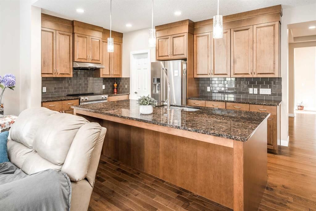 767 Shawnee Drive SW, Calgary — photo 5 of 46