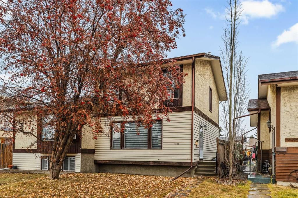 4716B 44 Avenue NE, Calgary — photo 3 of 29