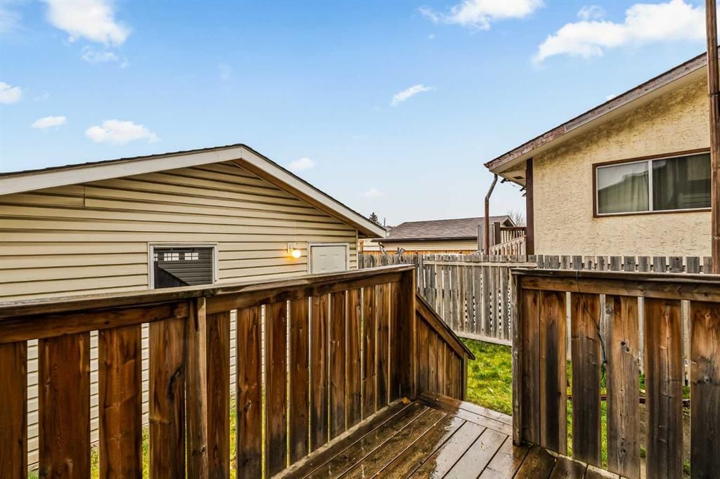 4716B 44 Avenue NE, Calgary — photo 4 of 29