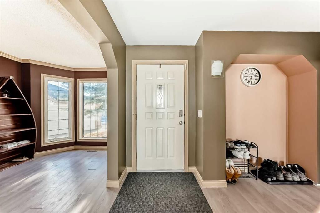 52 Douglas Ridge Close SE, Calgary — photo 2 of 29