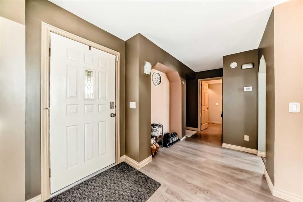 52 Douglas Ridge Close SE, Calgary — photo 3 of 29
