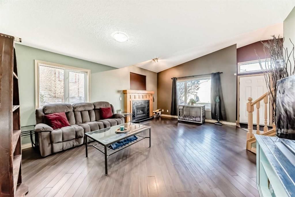 52 Douglas Ridge Close SE, Calgary — photo 4 of 29