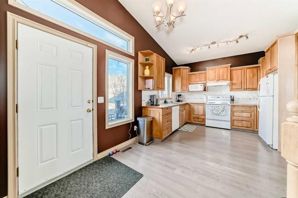 52 Douglas Ridge Close SE, Calgary — photo 5 of 29