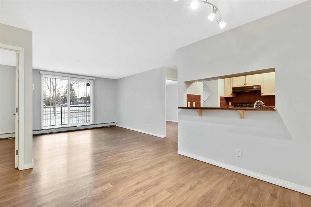118, 2022 Canyon Meadows Drive SE, Calgary — photo 2 of 25