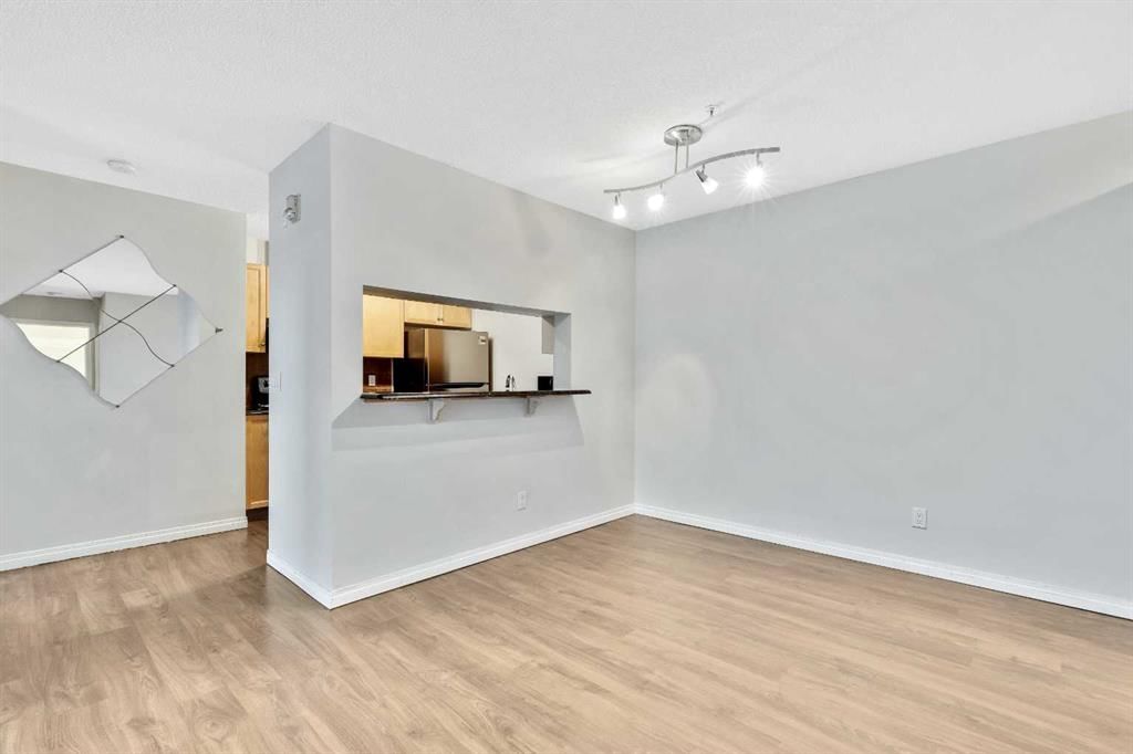 118, 2022 Canyon Meadows Drive SE, Calgary — photo 4 of 25
