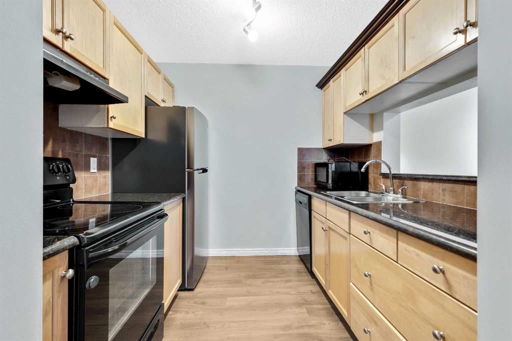 118, 2022 Canyon Meadows Drive SE, Calgary — photo 5 of 25