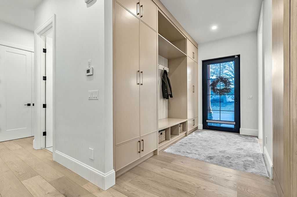 56 Lissington Drive SW, Calgary — photo 2 of 50
