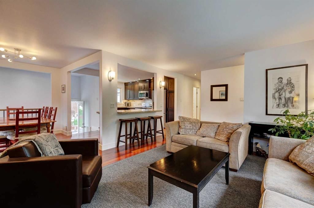 82 Gladys Ridge Road SW, Calgary — photo 4 of 34