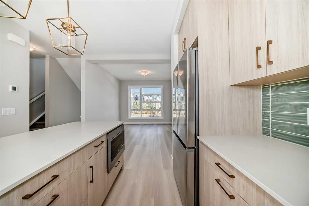 23 Lucas Way NW, Calgary — photo 4 of 34