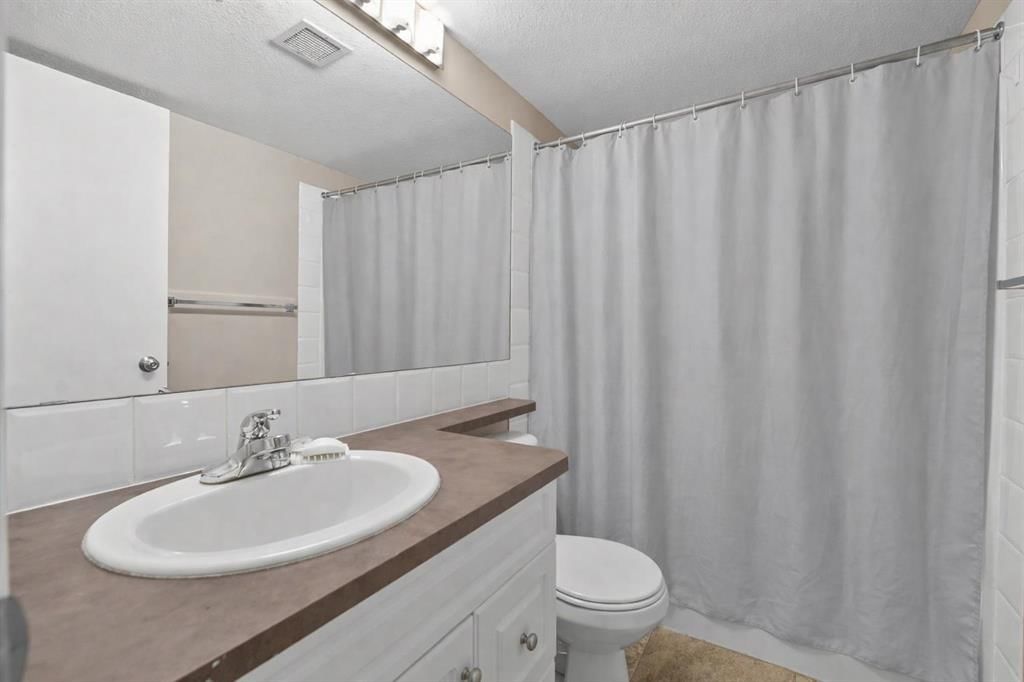 110, 2000 Applevillage Court SE, Calgary — photo 5 of 25