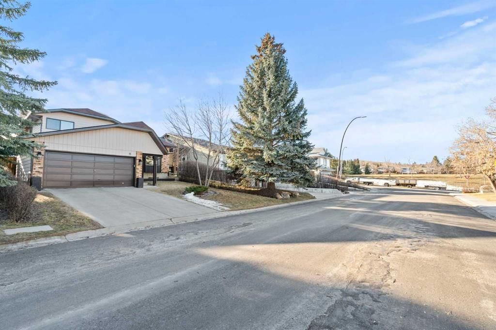 15 Beacham Rise NW, Calgary — photo 2 of 41