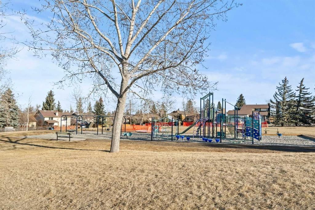15 Beacham Rise NW, Calgary — photo 3 of 41