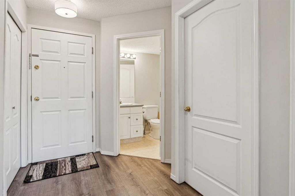 318, 10 Sierra Morena Mews SW, Calgary — photo 3 of 31