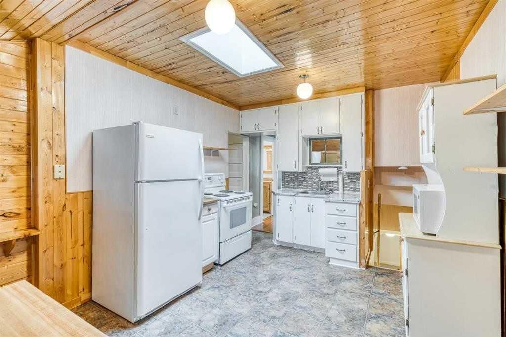1816 27 Avenue SW, Calgary — photo 3 of 9