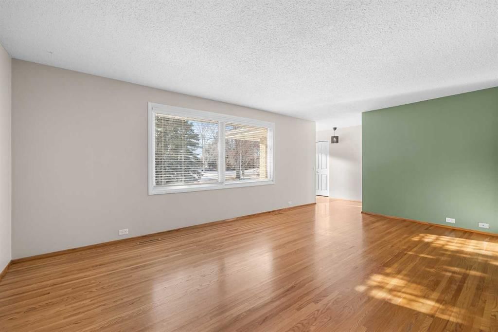 5116 Valiant Place NW, Calgary — photo 5 of 32