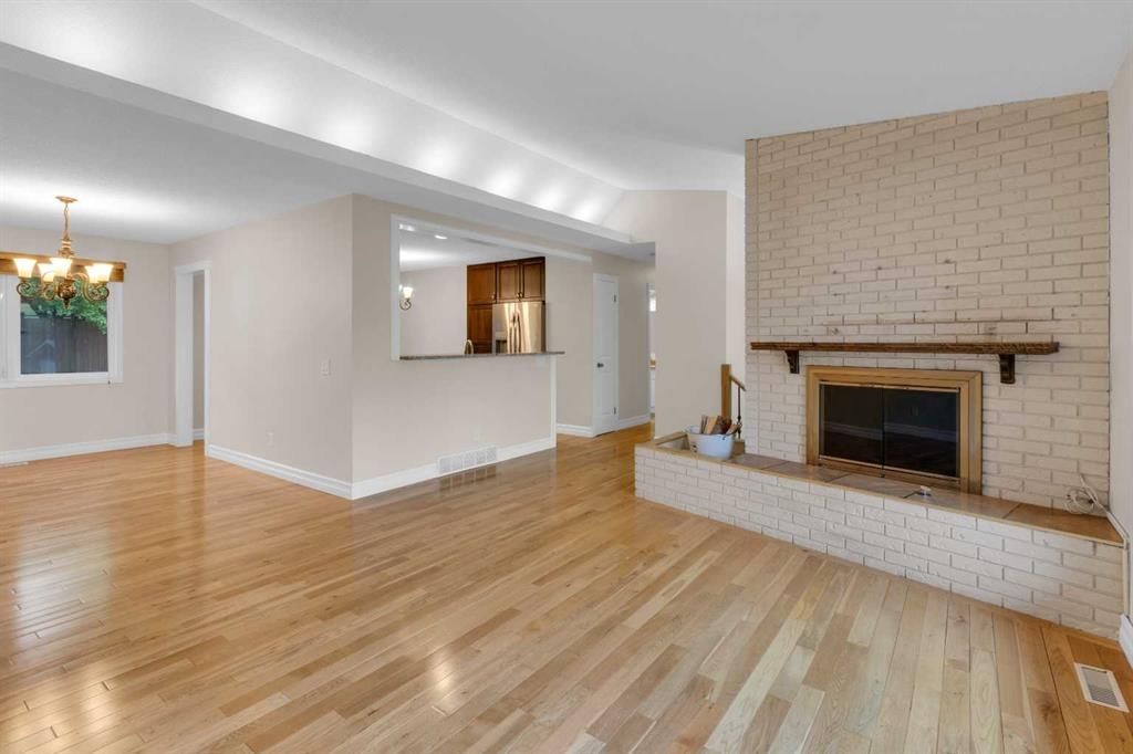 119 Cantrell Place SW, Calgary — photo 3 of 34