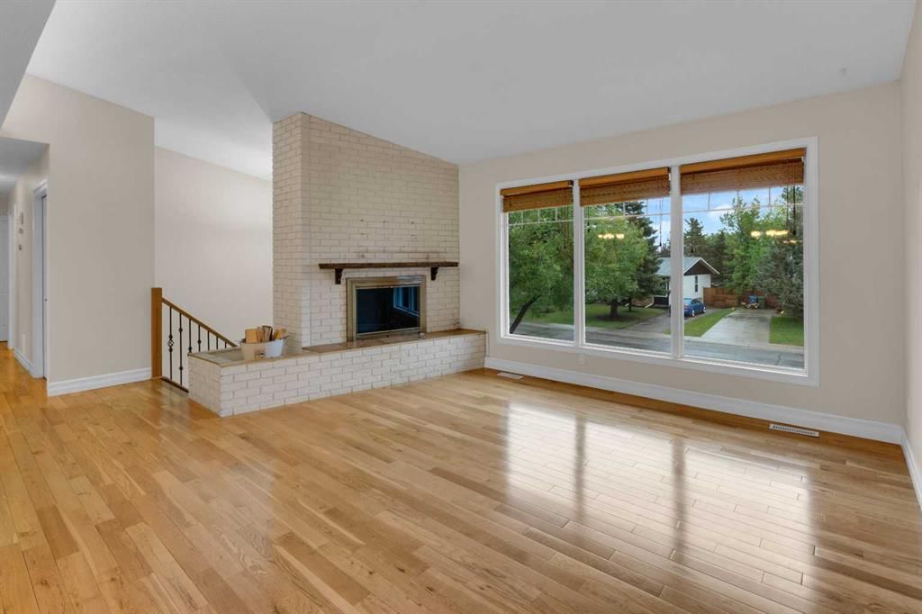 119 Cantrell Place SW, Calgary — photo 4 of 34