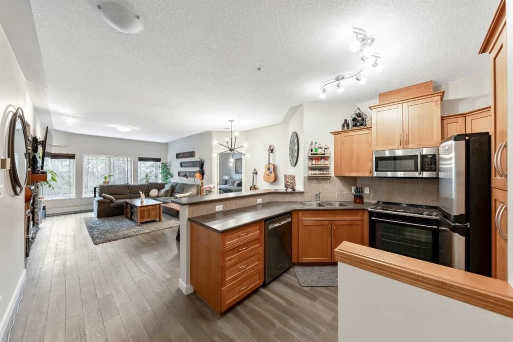 206, 10 Discovery Ridge Close SW, Calgary — photo 4 of 28