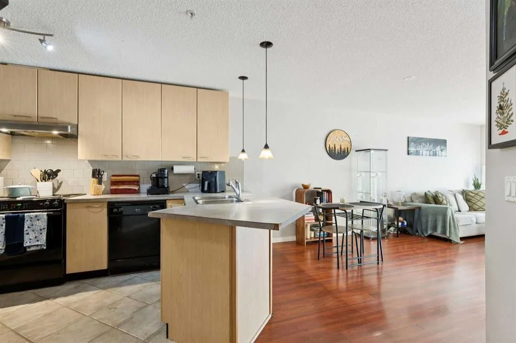 204, 5115 Richard Road SW, Calgary — photo 2 of 24