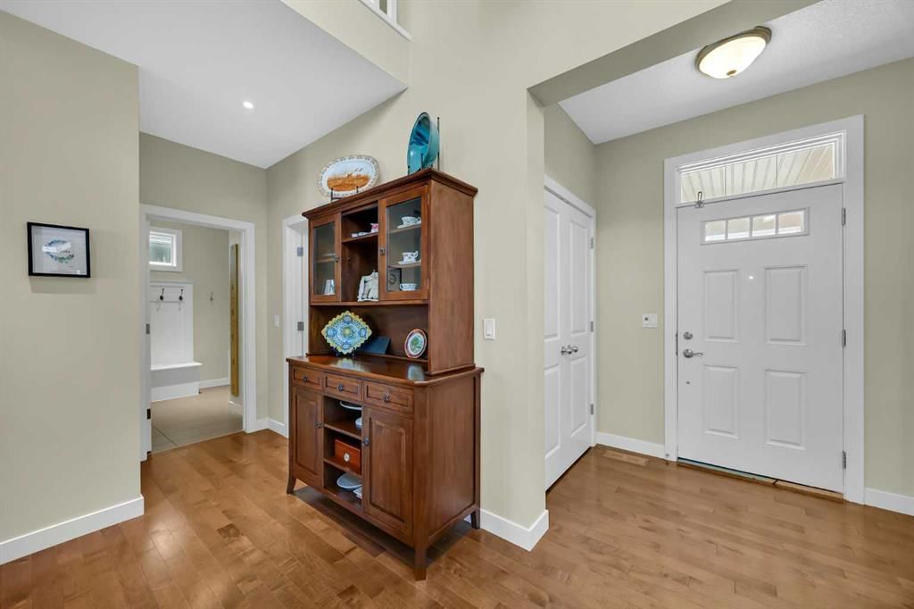 35 Cougar Ridge Place SW, Calgary — photo 4 of 50