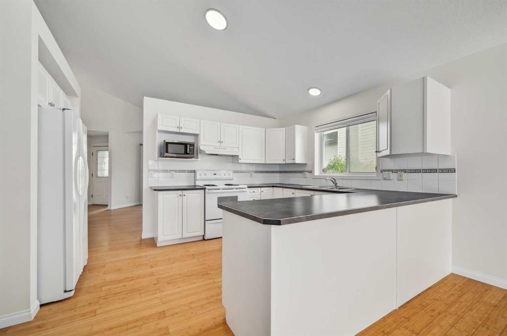 292 Arbour Crest Drive NW, Calgary — photo 5 of 8