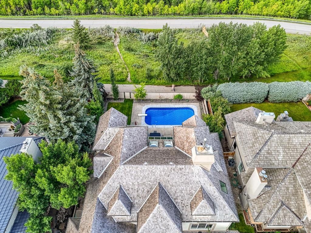 42 Woodhaven Crescent SW, Calgary — photo 3 of 49