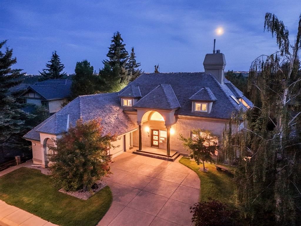 42 Woodhaven Crescent SW, Calgary — photo 4 of 49