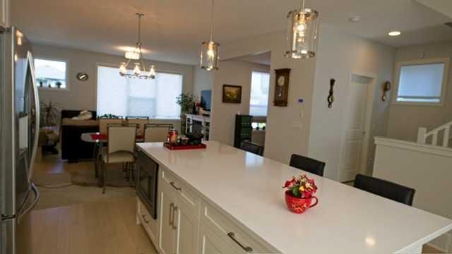 819 Shawnee Terrace SW, Calgary — photo 2 of 50