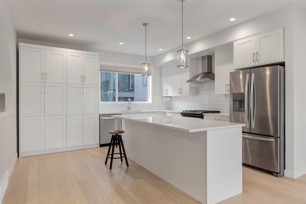 819 Shawnee Terrace SW, Calgary — photo 3 of 50