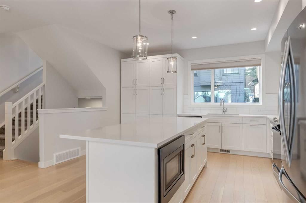 819 Shawnee Terrace SW, Calgary — photo 4 of 50