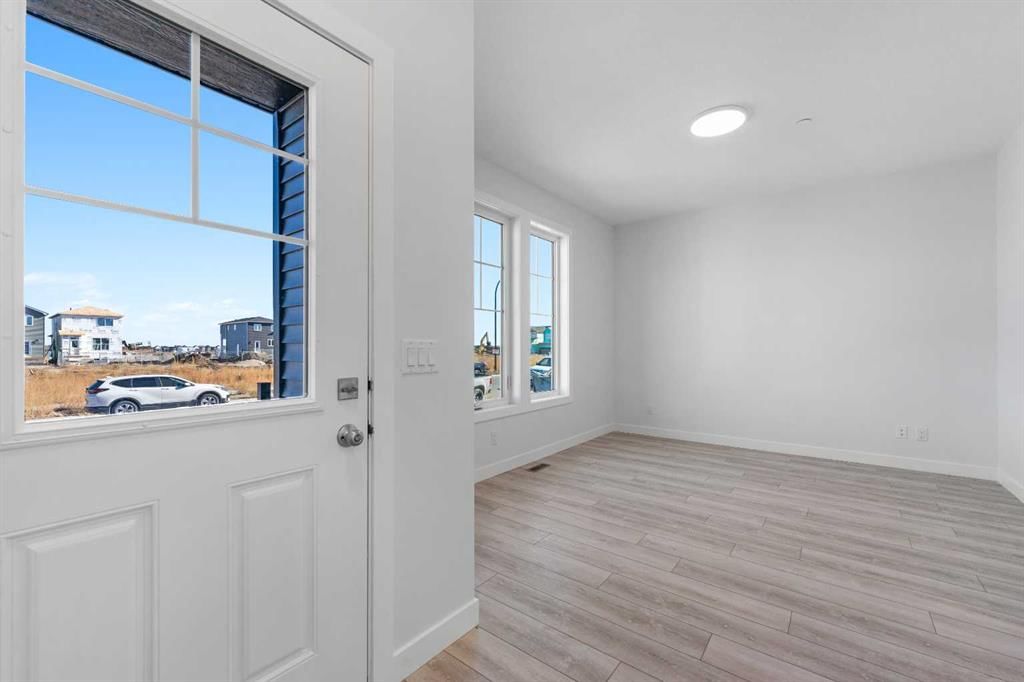 477 Hotchkiss Drive SE, Calgary — photo 3 of 49