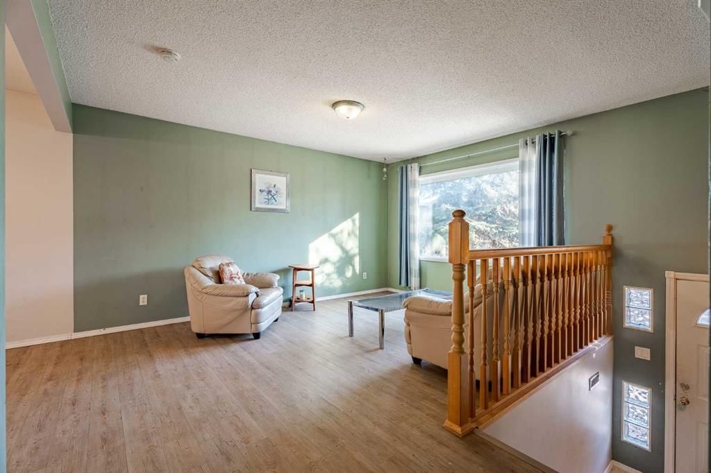 3152 Blakiston Drive NW, Calgary — photo 2 of 31