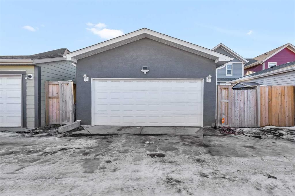 166 Marquis Heights SE, Calgary — photo 3 of 49