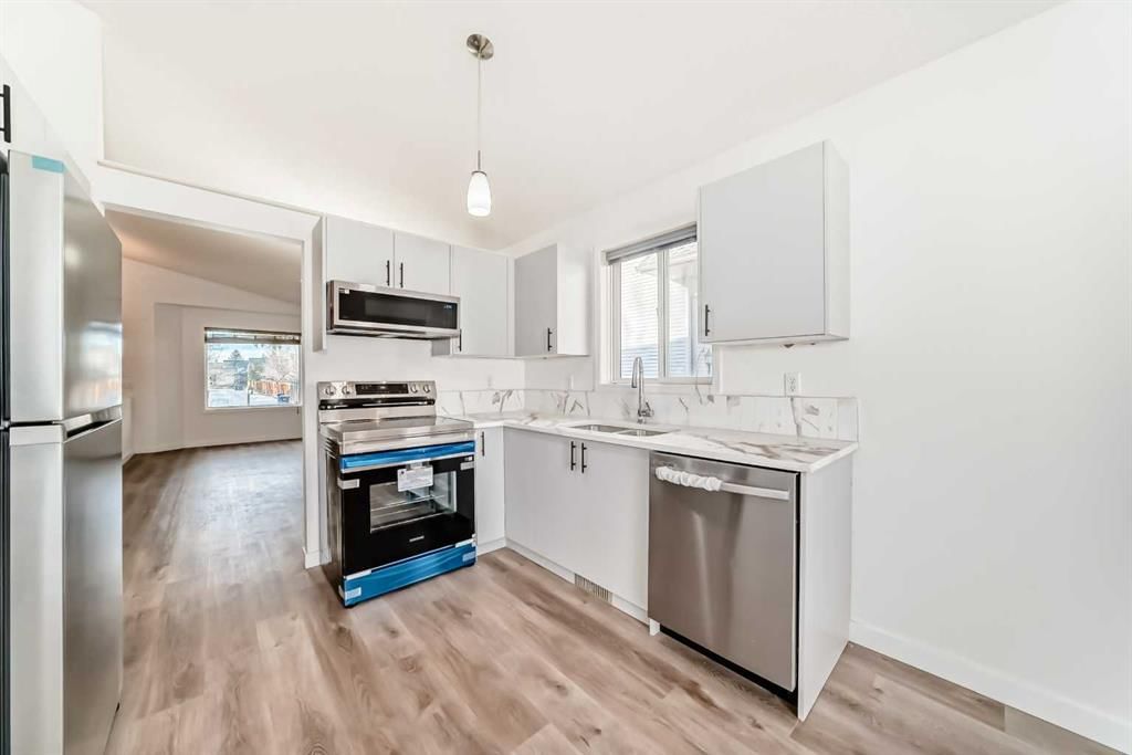 16218 Shawbrooke Road SW, Calgary — photo 5 of 50