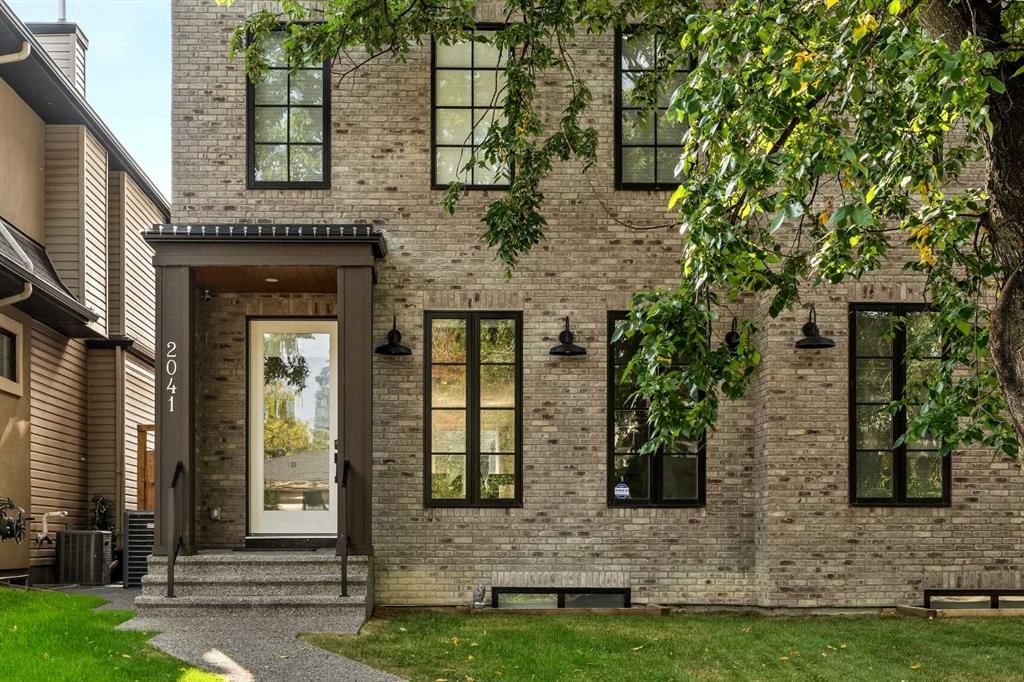 2041 47 Avenue SW, Calgary — photo 2 of 50