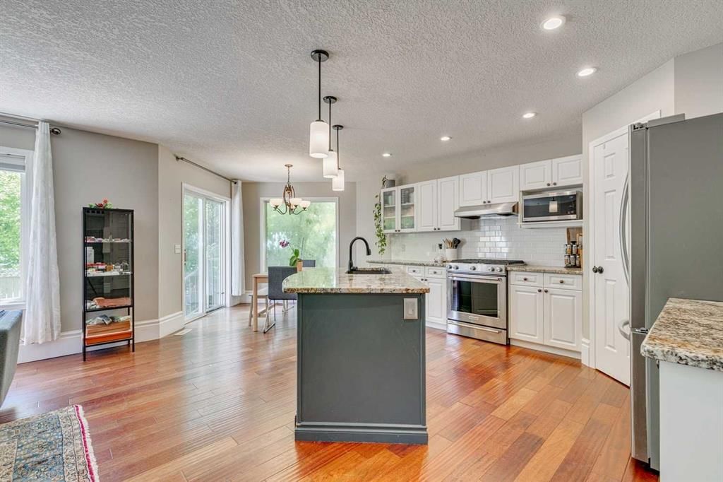 219 Chapalina Place SE, Calgary — photo 3 of 36